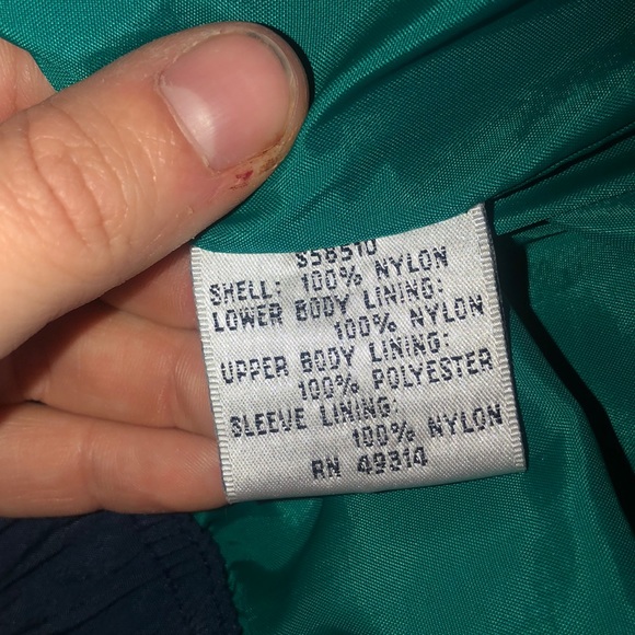 ❌SOLD❌ Vintage Oversized Windbreaker - Picture 4 of 5